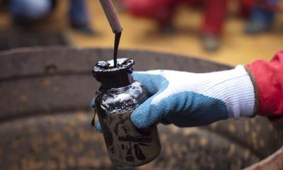 Sản lượng dầu thô của OPEC đạt kỷ lục dù cam kết cắt giảm