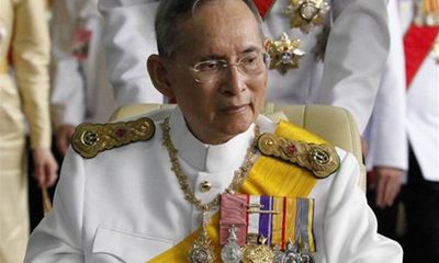 Các giải bóng đá Thái Lan kết thúc dị chưa từng có do nhà vua Adulyadej qua đời