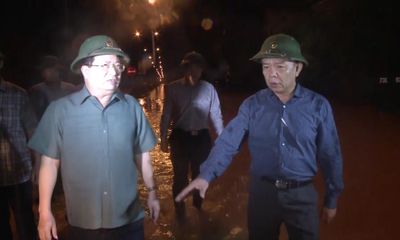 PTT Trịnh Đình Dũng chỉ đạo công tác khắc phục hậu quả lũ lụt ở Quảng Bình