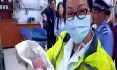 Nghẹt thở giây phút cứu mạng bé sơ sinh bị mẹ vứt trong bồn cầu ở bệnh viện