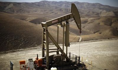 Giá dầu thế giới giảm do Mỹ tăng giàn khoan dầu mỏ