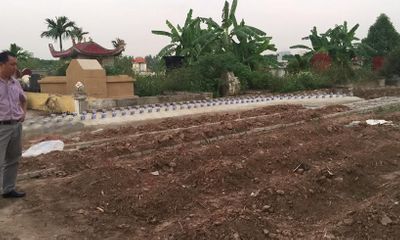 Nhiều ngôi mộ bị “mất” tại Long Biên: Không có chuyện chính quyền xin lỗi?