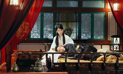 Người tình ánh trăng tập 17: Lee Jun Ki lên làm vua, ngủ thiếp trong lòng IU