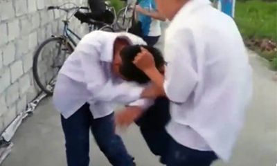 Vụ học sinh bị đánh giữa đường: Người quay clip có thể bị phạt