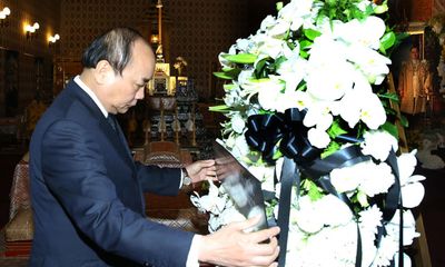 Thủ tướng Nguyễn Xuân Phúc lần đầu đi công tác bằng máy bay thương mại