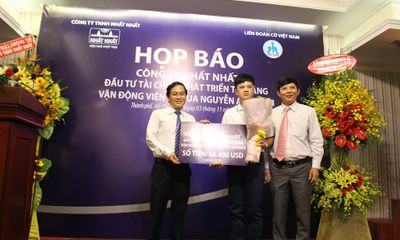 “Thần đồng cờ vua” Nguyễn Anh Khôi nhận gói tài trợ tiền tỉ