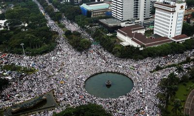 Cuộc biểu tình khổng lồ ở Indonesia chống thị trưởng Jakarta