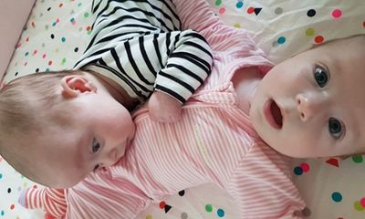 Kỳ lạ hai chị em ruột sinh cách nhau 10 ngày