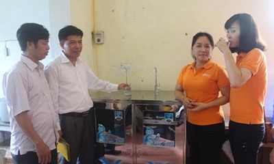 Nhà hảo tâm đưa nước sạch đến với 3.000 học sinh, giáo viên ở Hà Tĩnh