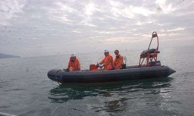 Lai dắt tàu gặp nạn cùng 18 thuyền viên vào bờ an toàn