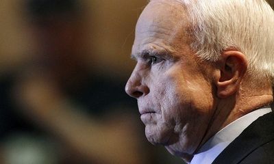 Thượng nghị sĩ John McCain cảnh báo Donald Trump sẽ phải hầu tòa