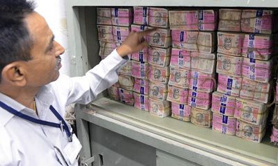 Ấn Độ “đau đầu” tìm cách xử lý 23 tỷ tờ tiền vô giá trị