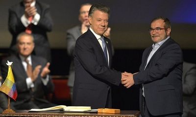 Chính phủ Colombia chính thức ký lại thỏa thuận hòa bình với FARC