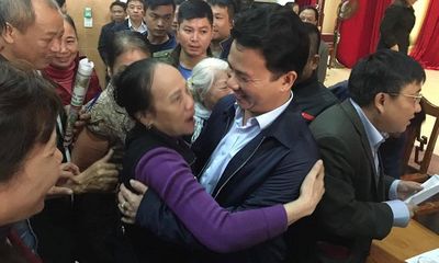 Chủ tịch tỉnh Hà Tĩnh làm nức lòng hàng trăm bà con tiểu thương 