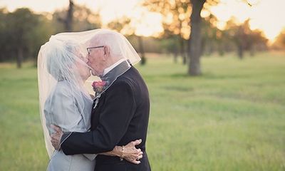 Cặp đôi kết hôn 70 năm mới được chụp ảnh cưới