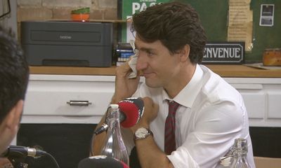 Thủ tướng Canada đầm đìa nước mắt ôn chuyện cũ với người Syria