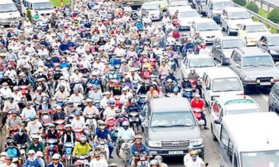 Đại biểu HĐND TP HCM đề xuất hạn chế nhập xe gắn máy, ô tô