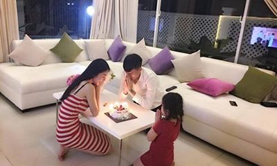 Công Vinh đón sinh nhật bên Thủy Tiên và con gái sau tuyên bố giải nghệ