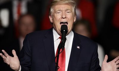Donald Trump gọi phát ngôn viên Nhà Trắng là 'gã ngốc'