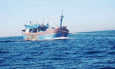 Khẩn trương ứng cứu 2 tàu cá của ngư dân Bình Định gặp nạn trên biển