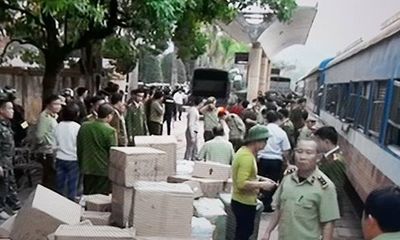 Bắt giữ hàng lậu vận chuyển bằng tàu hỏa Lạng Sơn - Hà Nội