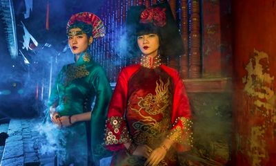 Người mẫu Hạ Vy, Phan Hà Phương đầy ma mị với áo dài cổ