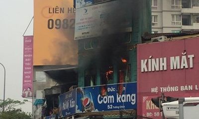 Cháy quán cơm giữa trung tâm thành phố, 1 người bị bỏng nặng