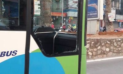 Hà Nội: Xe buýt nhanh BRT gặp nạn trên đường Giảng Võ