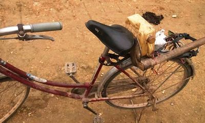 Nghệ An: Một phụ nữ tử vong bất thường bên chiếc xe đạp cũ