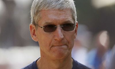 Apple giảm doanh thu khiến CEO Tim Cook bị cắt thưởng