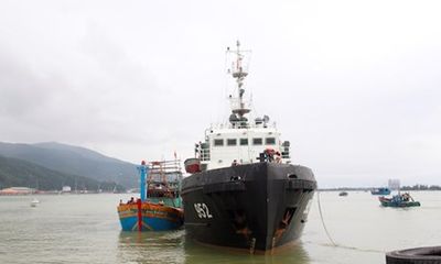 10 ngư dân và tàu cá Đà Nẵng trôi dạt trên biển đã được về bờ an toàn