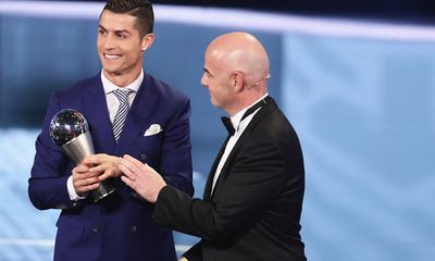 Ronaldo nói gì khi nhận giải Cầu thủ xuất sắc nhất FIFA 2016?