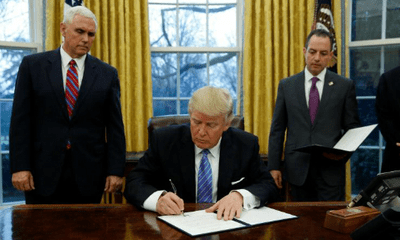 Tổng thống Mỹ Donald Trump chính thức ký sắc lệnh rút khỏi TPP