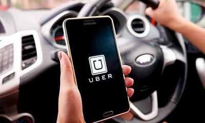 Hà Nội đề xuất gắn phù hiệu cho Uber và Grab như taxi