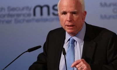 John McCain: Chính quyền của Donald Trump đang rất lộn xộn