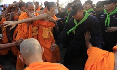 Căng thẳng gia tăng quanh chùa Thái có sư trụ trì bị cáo buộc tham nhũng