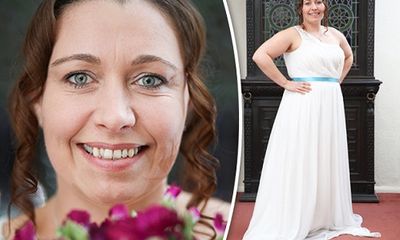 Không tìm được người phù hợp, cô gái 39 tuổi tự kết hôn với chính mình