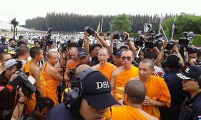 Sư chùa Thái Lan yêu cầu tiếp tế lương thực sau khi bị bao vây