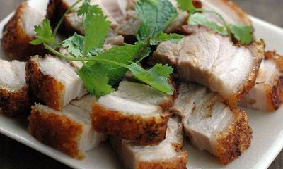 Cách làm thịt lợn quay không cần lò nướng mà bì vẫn giòn tan