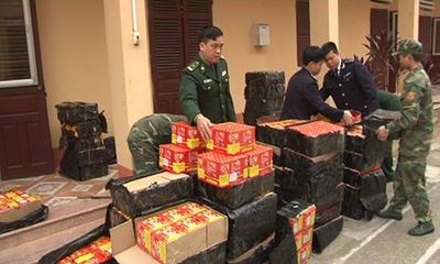 Tạm giữ đối tượng vận chuyển 6 tạ pháo về Việt Nam qua cửa khẩu 