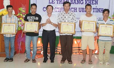 Khen thưởng nhóm ngư dân cứu 14 người chìm ca nô ở Kiên Giang