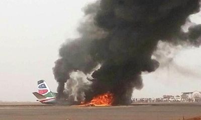 Máy bay chở 45 người vỡ đôi sau khi rơi ở Nam Sudan