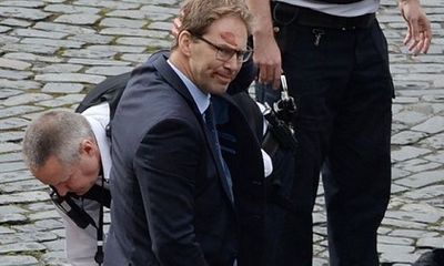 Nghị sĩ Anh dũng cảm cứu cảnh sát trong vụ khủng bố ở London