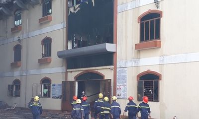 Tòa nhà 5 tầng ở Cần Thơ lại bốc cháy, cứu hỏa TP HCM xuống chi viện