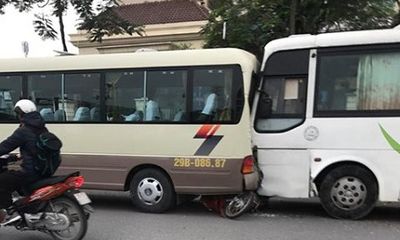 Hà Nội: Xe đưa tang gây tai nạn liên hoàn, 1 người chết