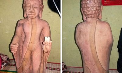Phát hiện bức tượng lạ trong lúc đào vườn nghi cổ vật ở Huế