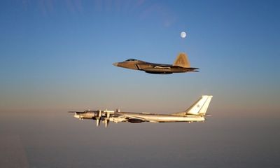 Mỹ tung tiêm kích F-22 chặn 2 máy bay ném bom Nga áp sát biên giới
