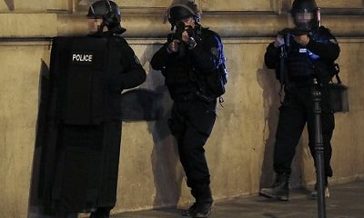 Video cảnh đấu súng giữa cảnh sát với nghi phạm khủng bố Paris