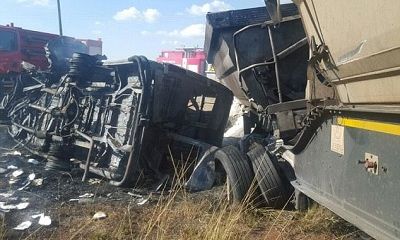 Xe buýt gặp tai nạn thảm khốc, 20 học sinh tử vong