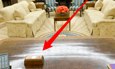 Giải mã chiếc nút đỏ trên bàn làm việc của Tổng thống Trump